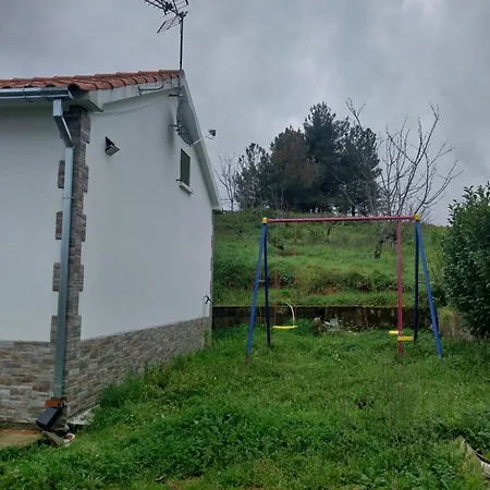Casa Das Eiras Do Ferro, Rua Lage De Bica
