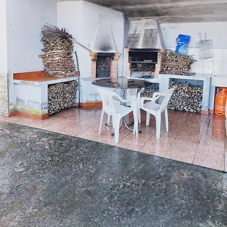 Casa Das Eiras Do Ferro, Rua Lage De Bica *